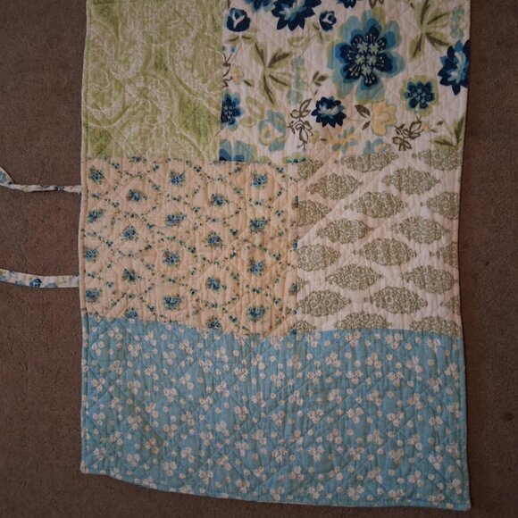BLUE FLOWERED QUILT-SIZE 82"X82" - Picture 2 of 10